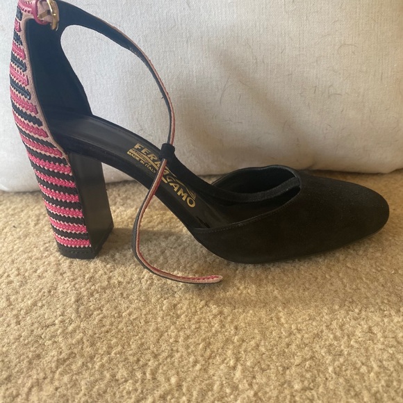 COPY - Ferragamo suede T-strap Pumps - Picture 6 of 6